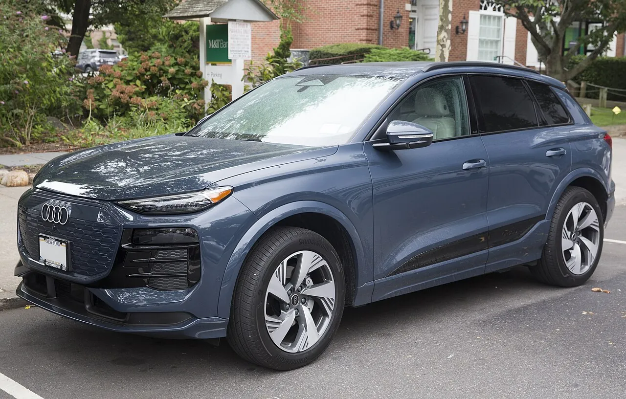 אאודי Q6 e-tron (Audi Q6 e-tron) — צילום הרכב