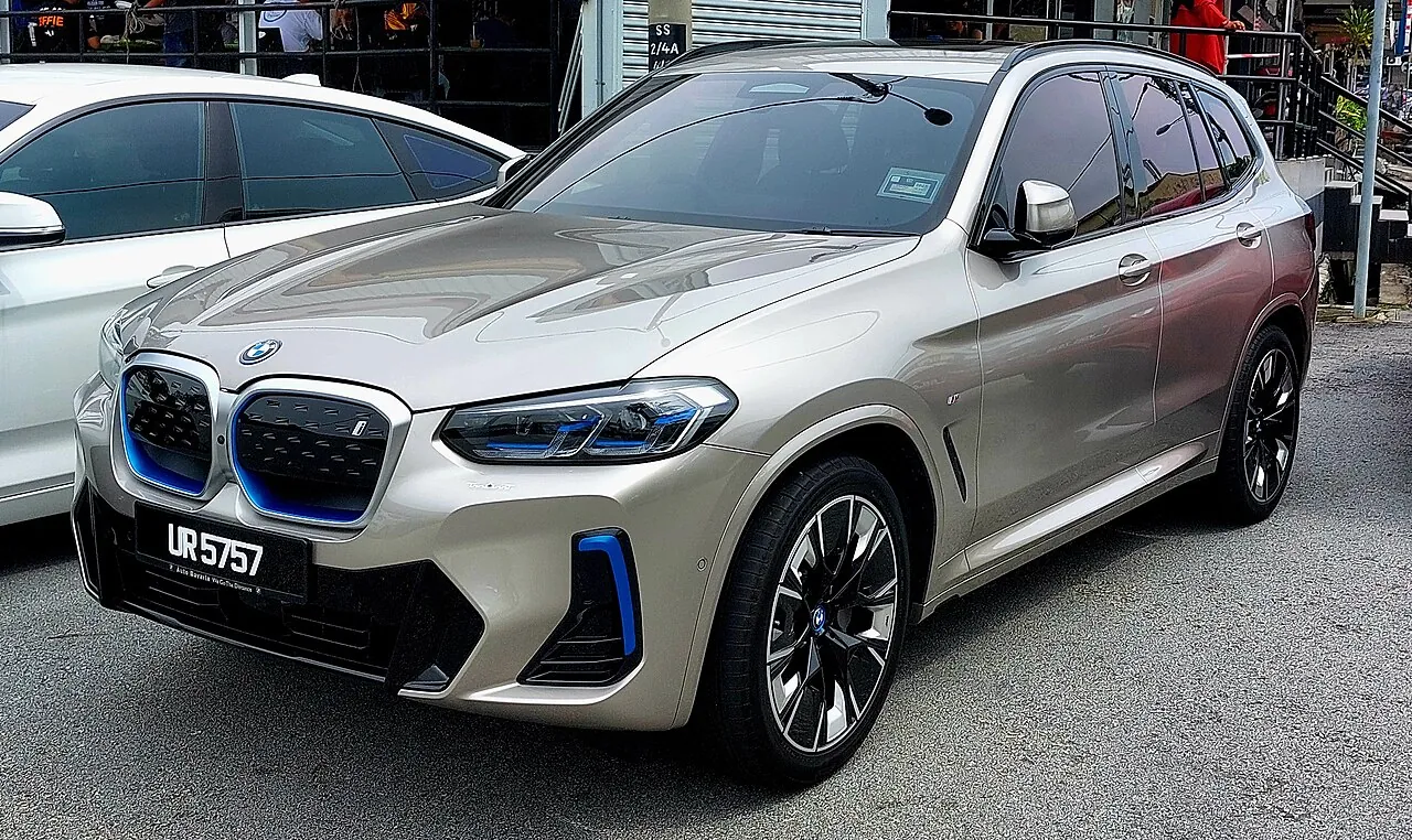 ב.מ.וו iX3 (BMW iX3) — צילום הרכב