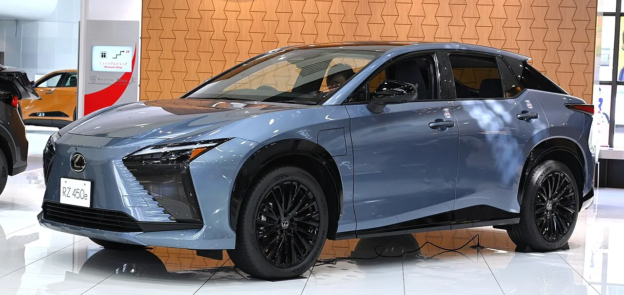 לקסוס RZ (Lexus RZ) — צילום הרכב