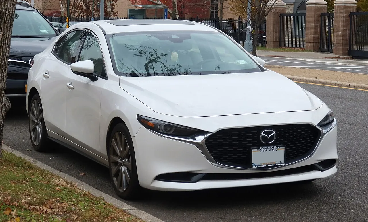מאזדה 3 (Mazda 3) — צילום הרכב