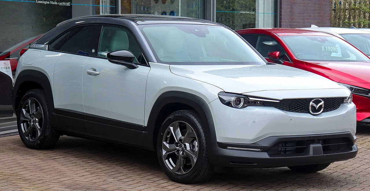 מאזדה MX-30 (Mazda MX-30) — צילום הרכב