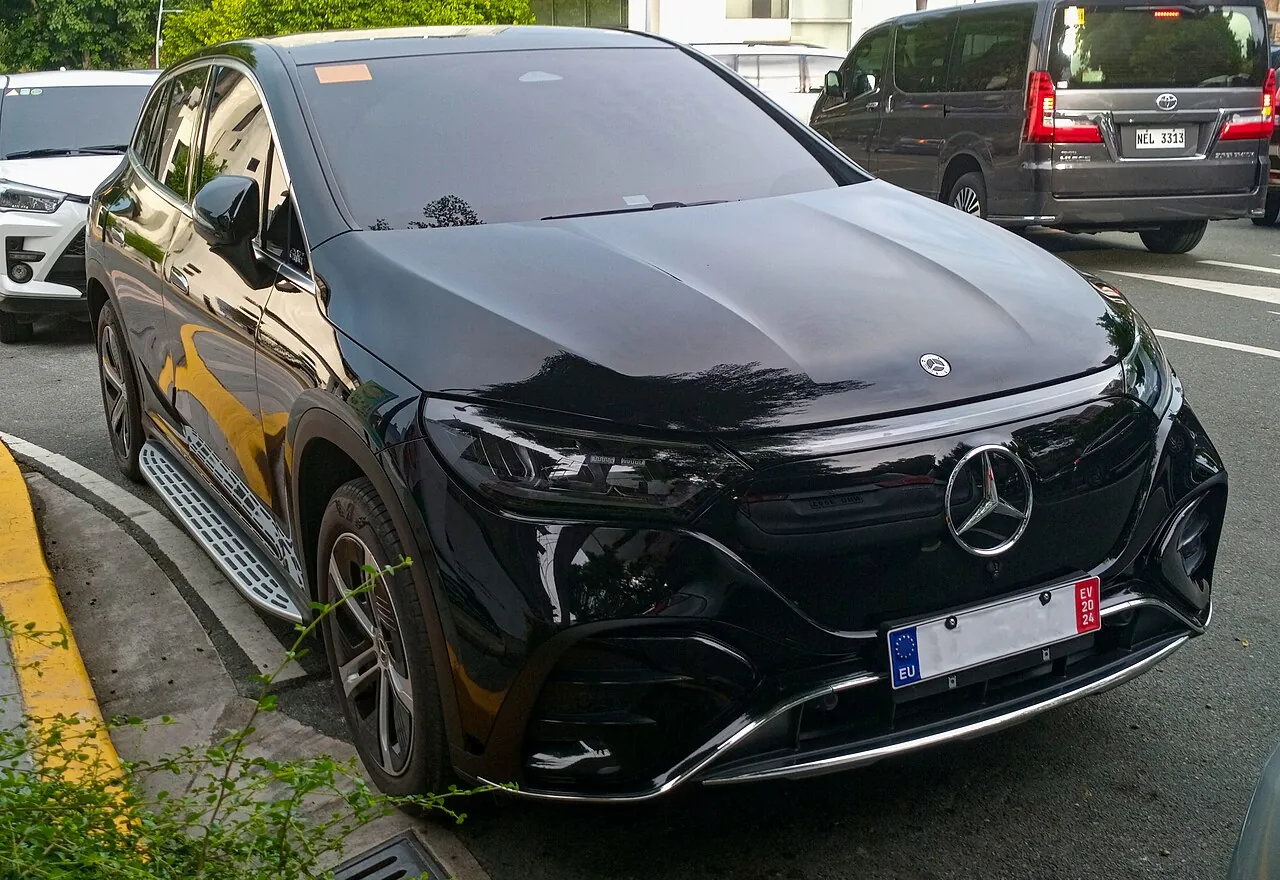 מרצדס EQE SUV (Mercedes-Benz EQE SUV) — צילום הרכב