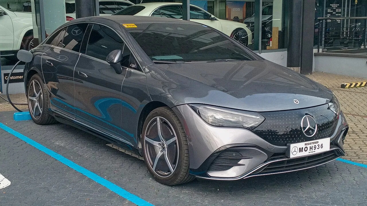 מרצדס EQE (Mercedes-Benz EQE) — צילום הרכב