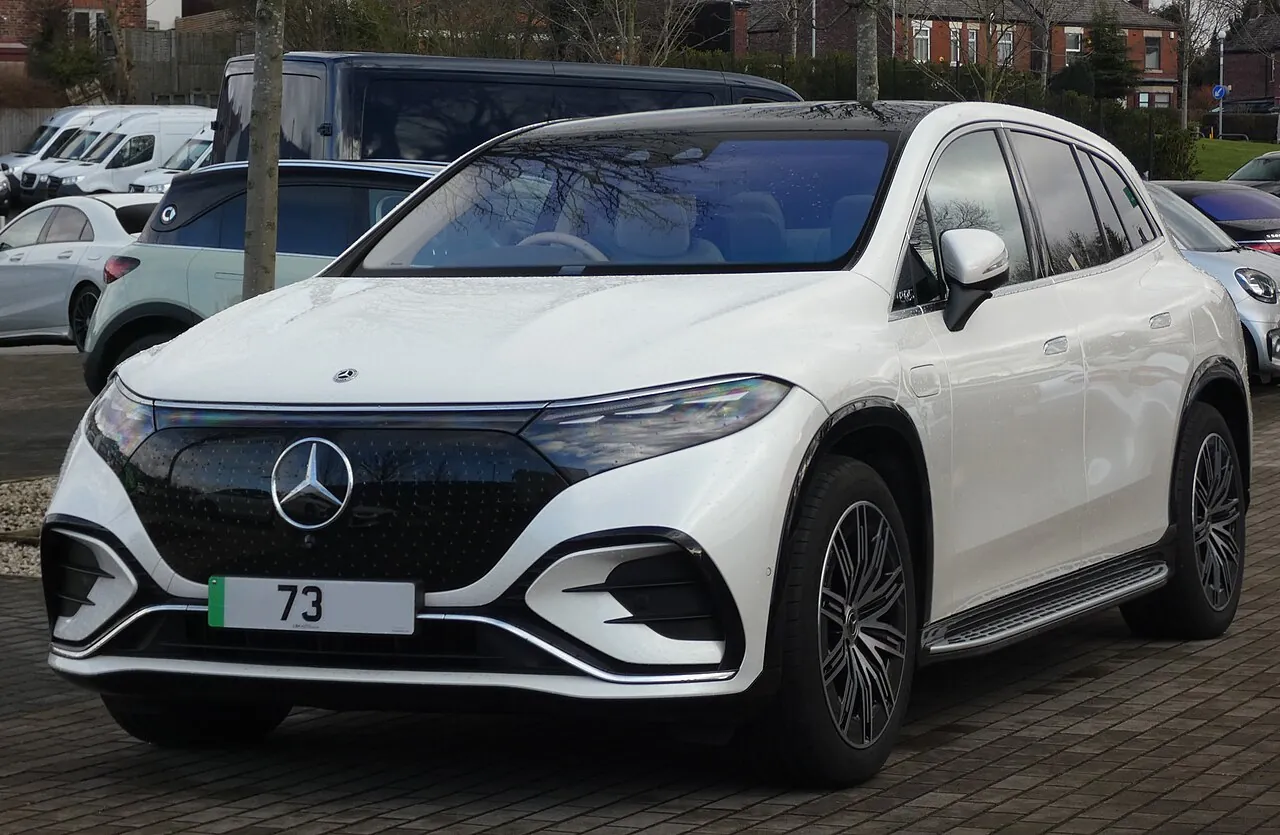 מרצדס EQS SUV (Mercedes-Benz EQS SUV) — צילום הרכב