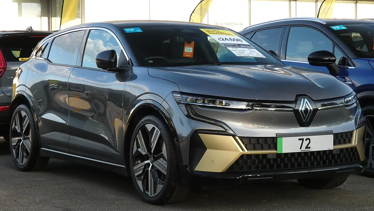 רנו מגאן E-Tech (Renault Megane E-Tech) — צילום הרכב