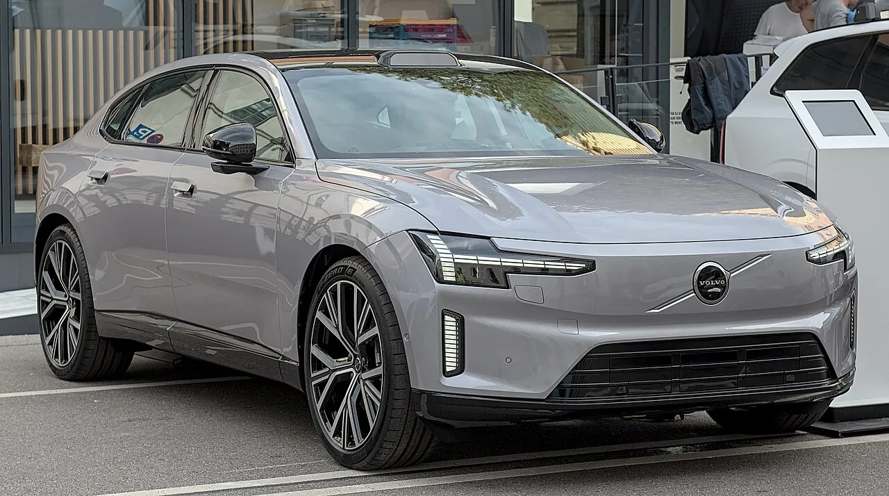 וולוו ES90 (Volvo ES90) — צילום הרכב
