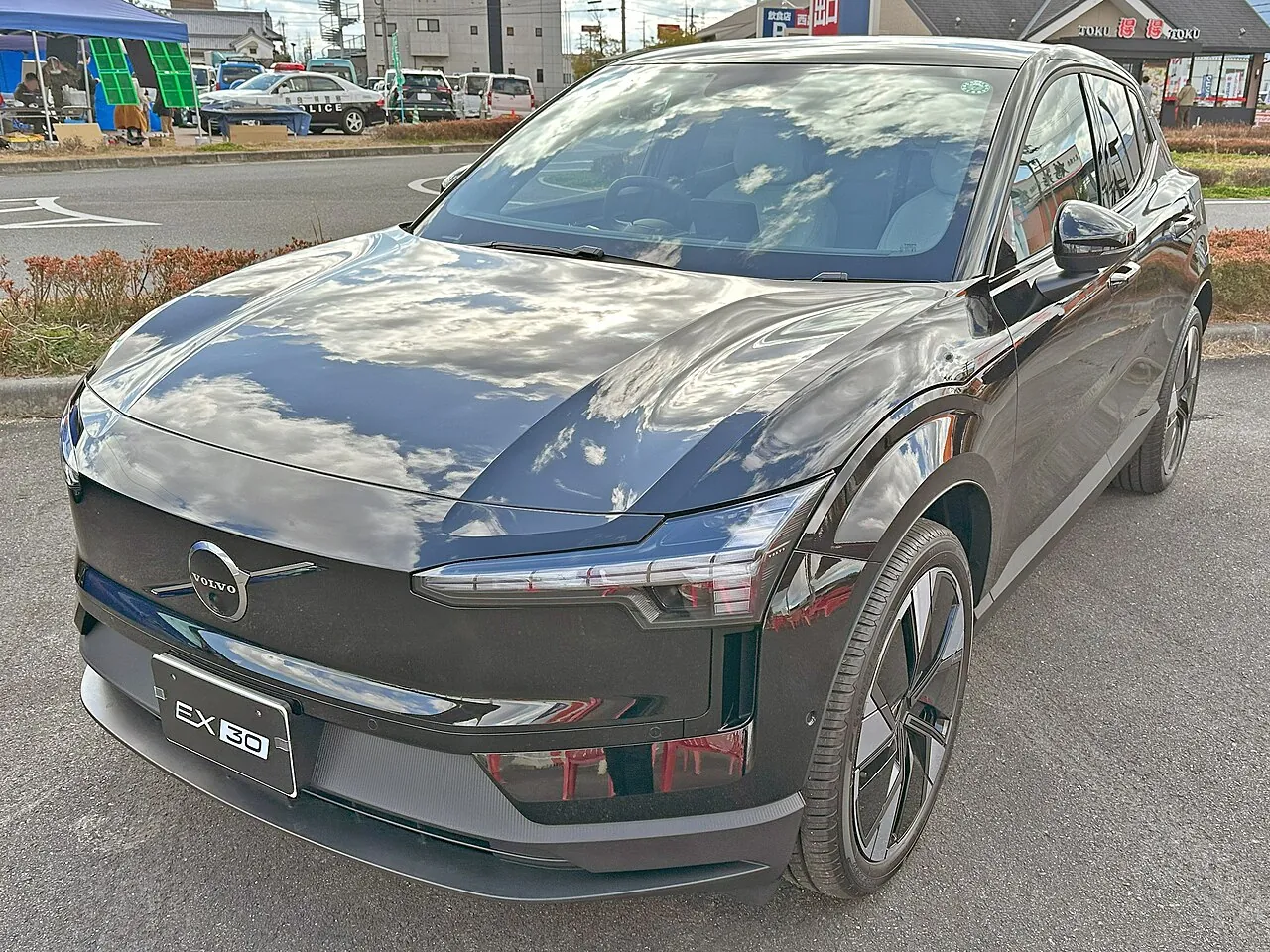 וולוו EX30 (Volvo EX30) — צילום הרכב